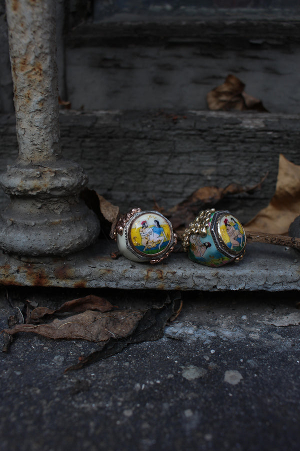 Bague avec scène érotique