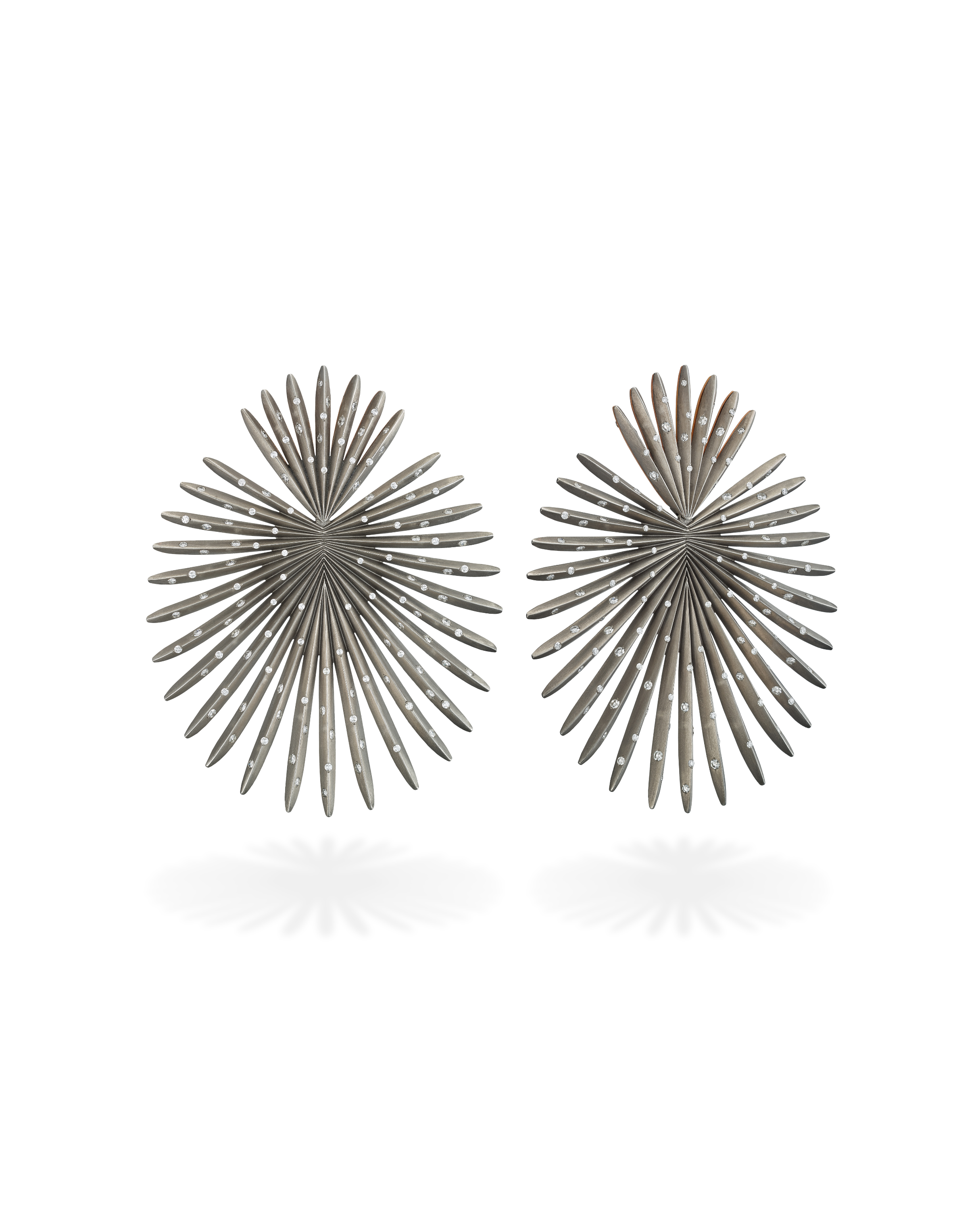 B.O. Palma en titane gris et diamants